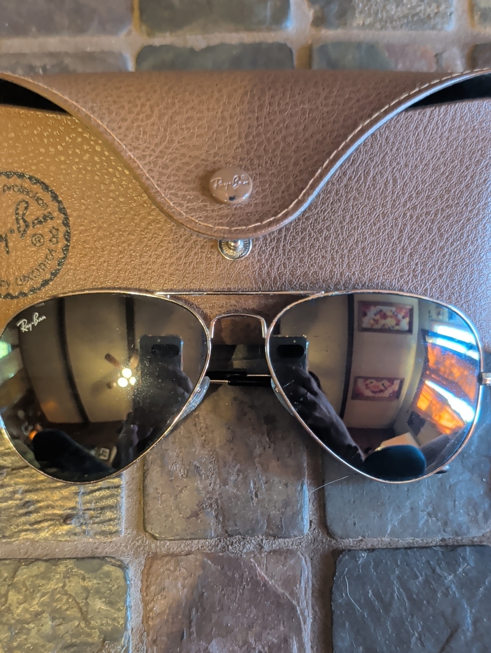 Ray-Ban Aviator Sunglasses with Silver Frame and Mirrored Lenses